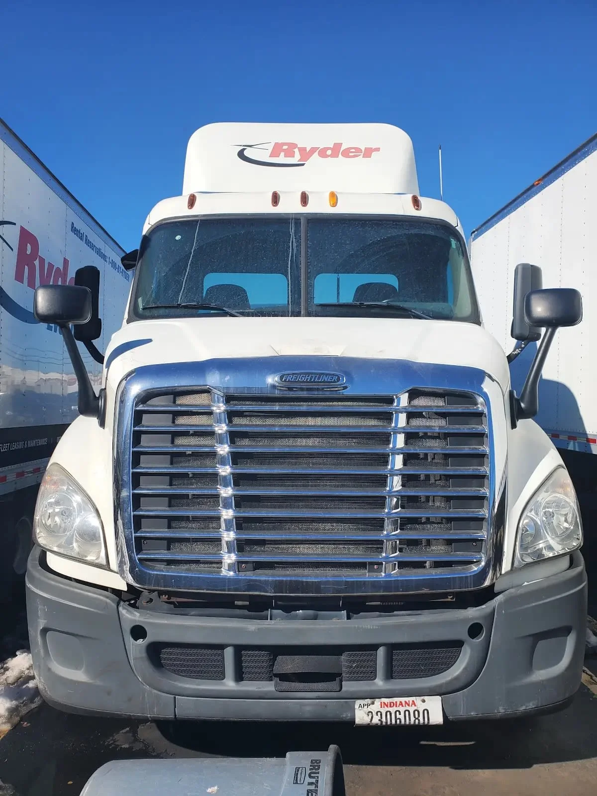 2014 Freightliner Cascadia - image 2