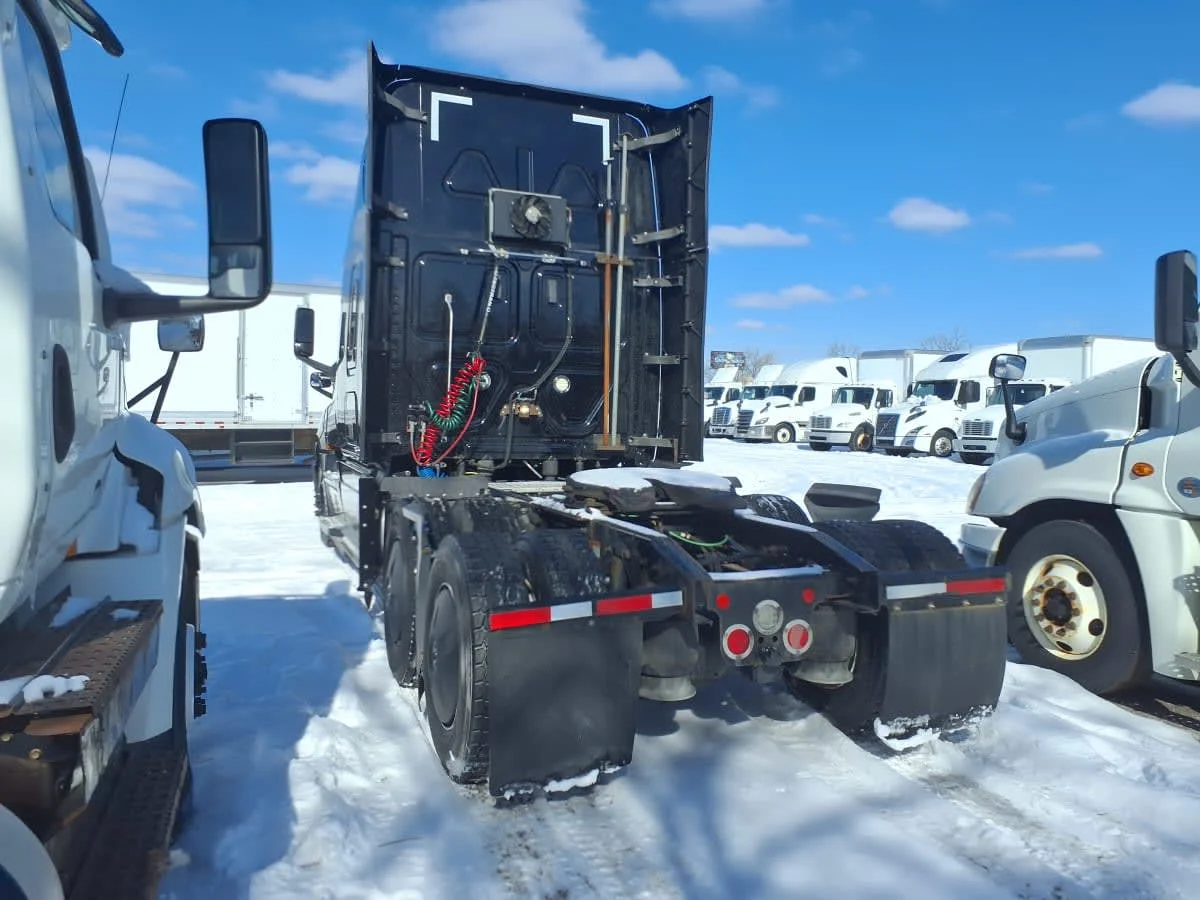 2020 Freightliner Cascadia in Taylor, MI — photo 6