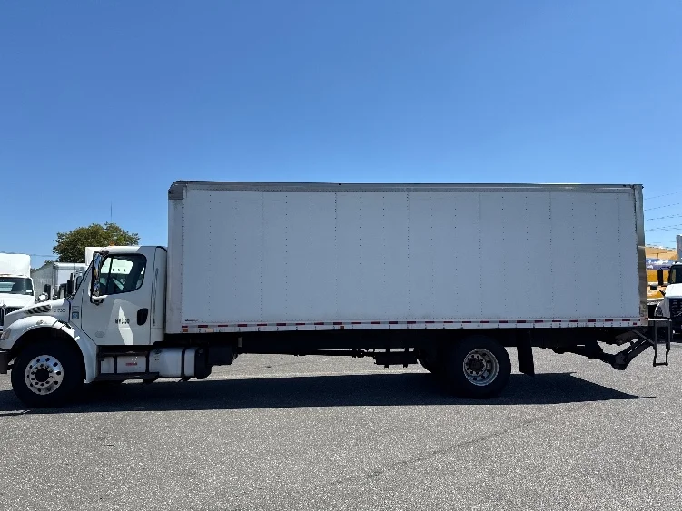 2019 Freightliner M2 106 - image 4