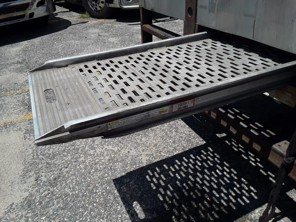 2018 Isuzu NRR - image 13