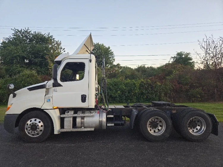 2020 Freightliner Cascadia - image 4