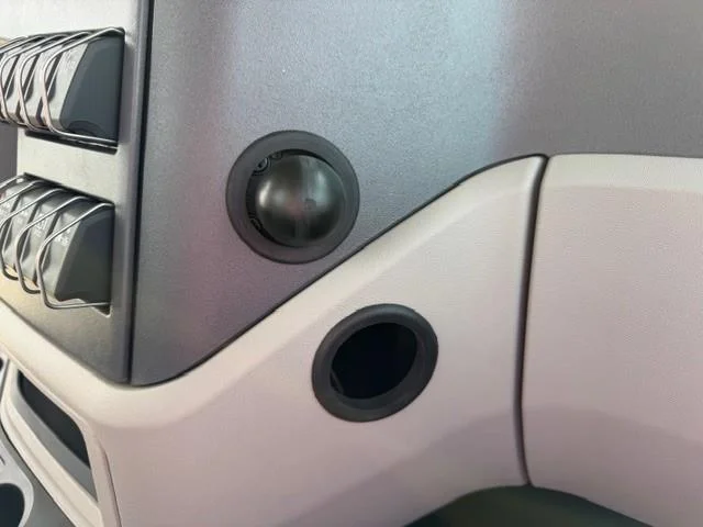 2027 Peterbilt 567 - image 39