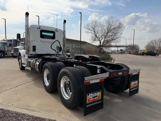 2027 Peterbilt 567 - image 5