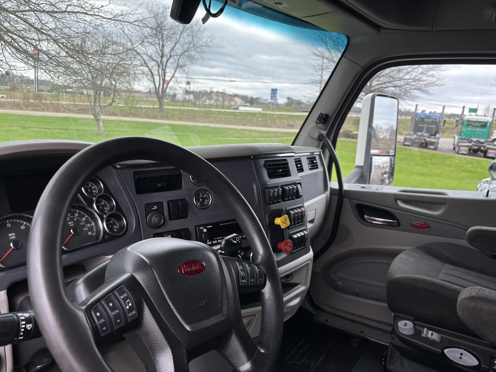 2021 Peterbilt 579 in Zanesville, OH — photo 8