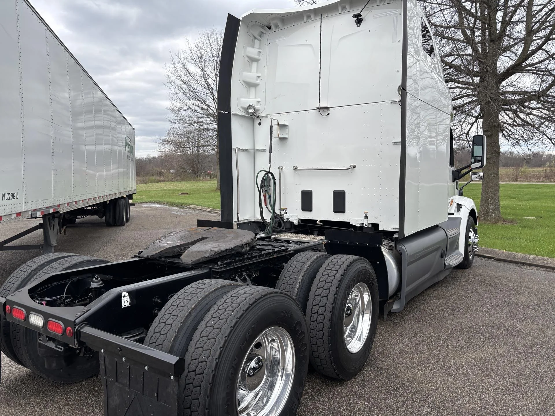 2021 Peterbilt 579 in Zanesville, OH — photo 4