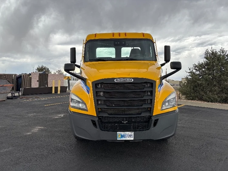 2022 Freightliner Cascadia in Denver, CO — photo 2