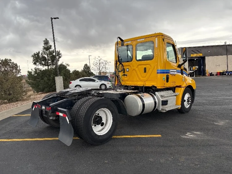 2022 Freightliner Cascadia - image 7