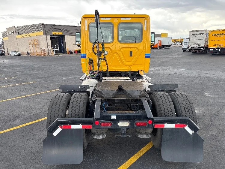 2022 Freightliner Cascadia in Denver, CO — photo 6