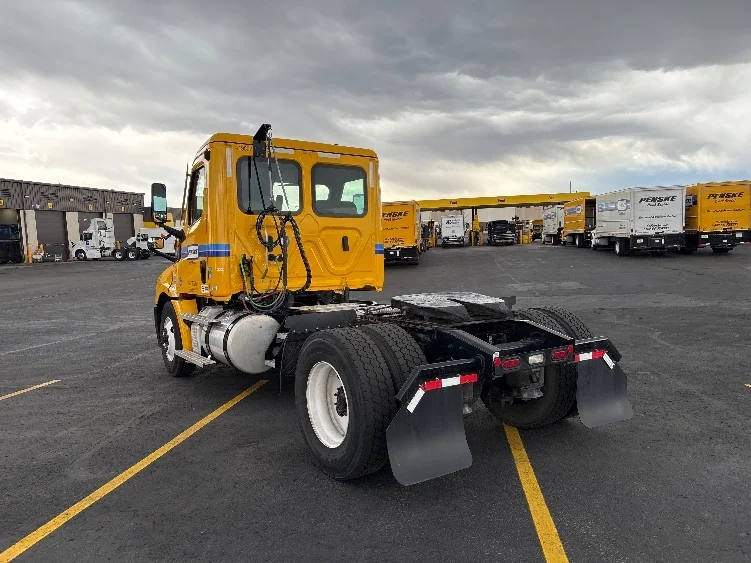 2022 Freightliner Cascadia in Denver, CO — photo 5