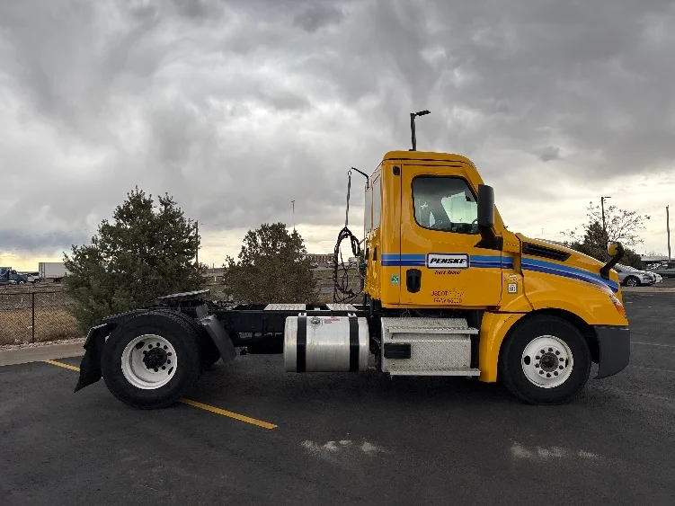 2022 Freightliner Cascadia in Denver, CO — photo 8