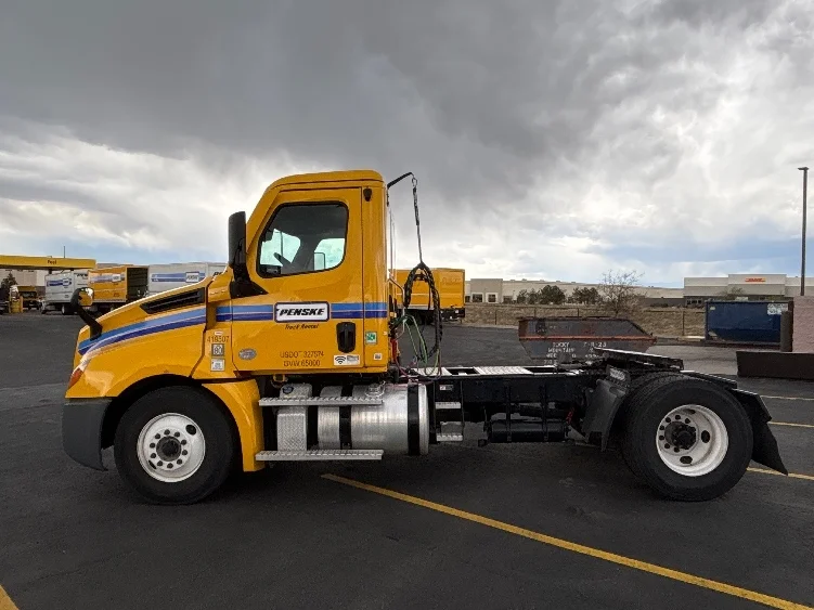 2022 Freightliner Cascadia in Denver, CO — photo 4