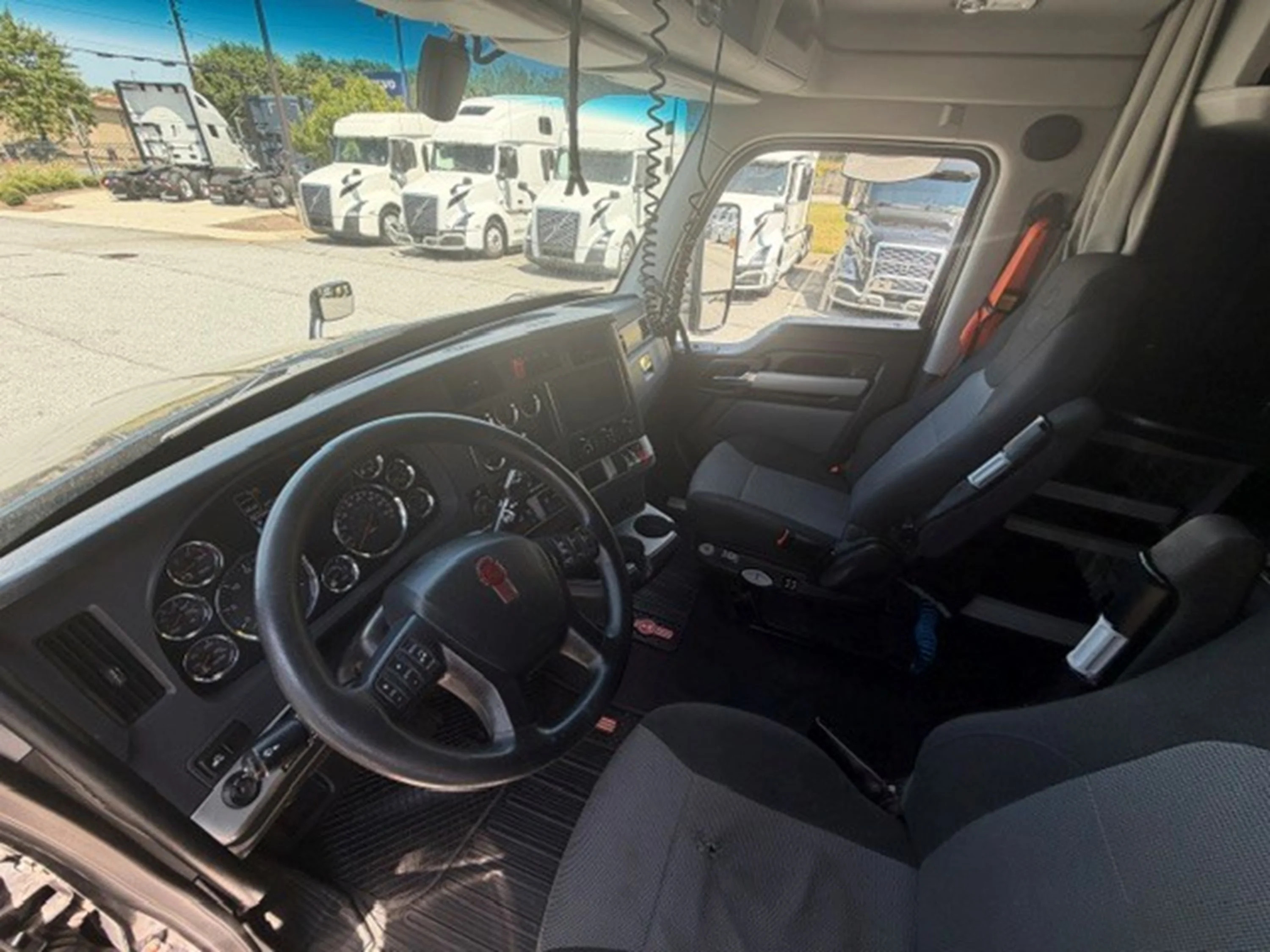 2022 Kenworth T680 — photo 10