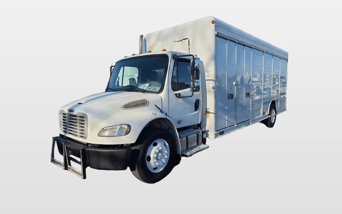 2014 Freightliner M2 106 - image 1