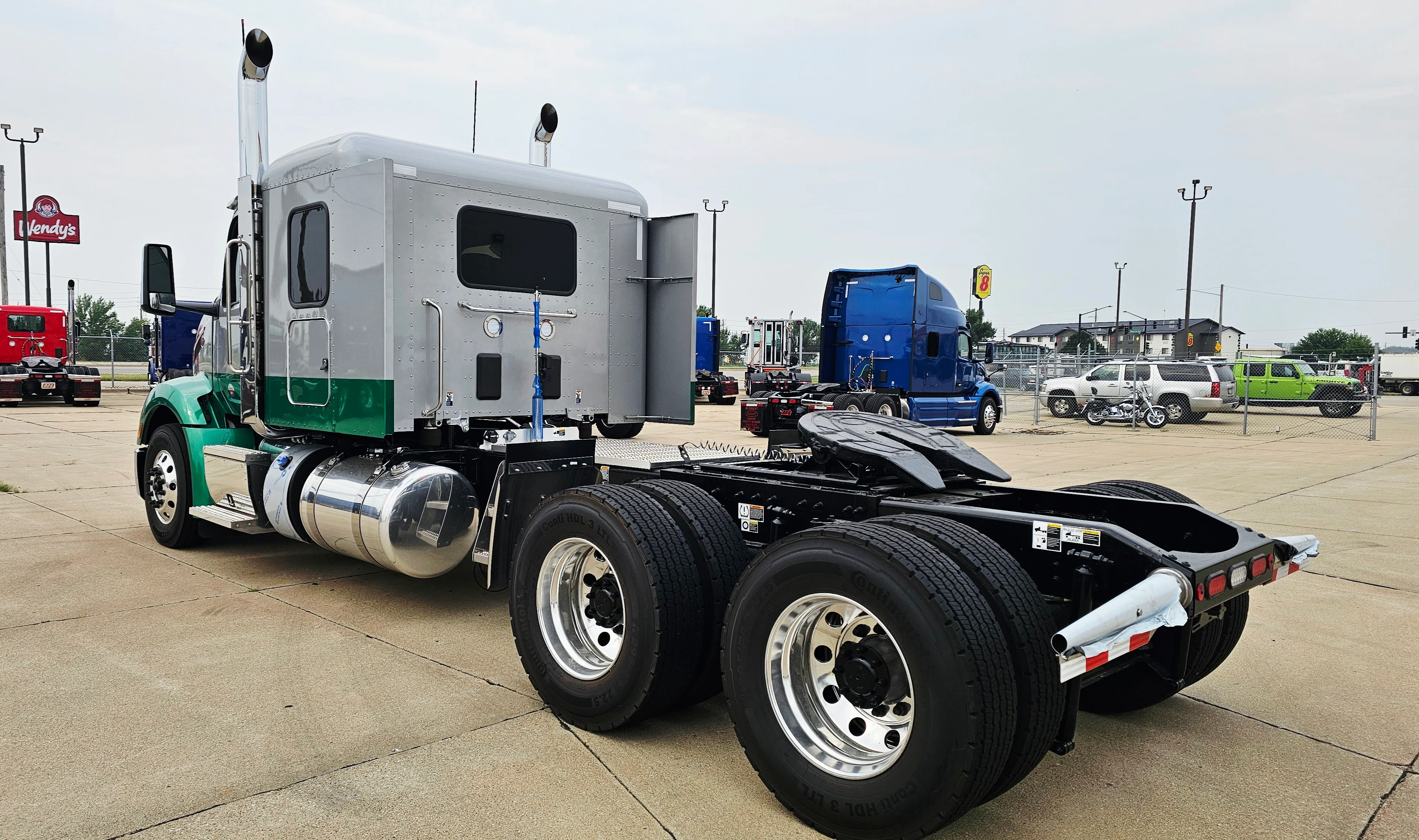 2027 Peterbilt 579 in City — photo 3