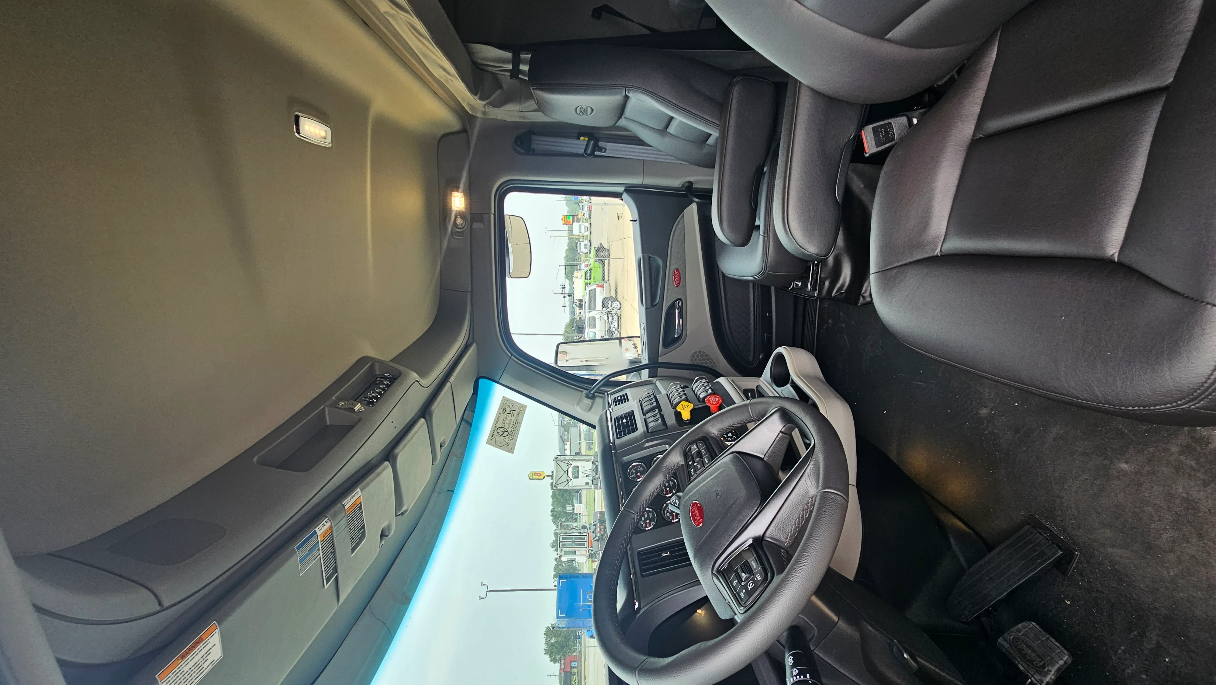 2027 Peterbilt 579 in City — photo 9