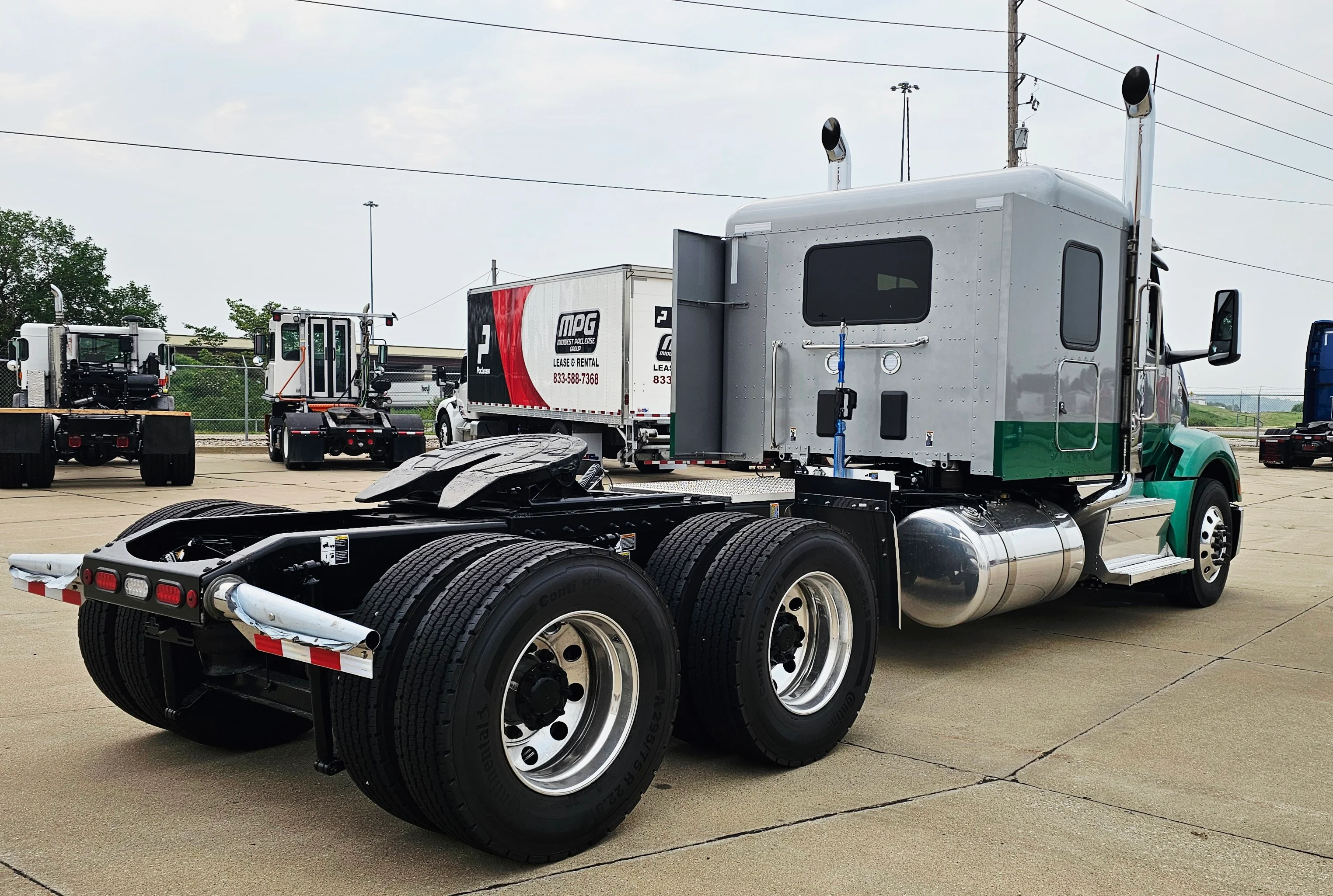 2027 Peterbilt 579 in City — photo 5
