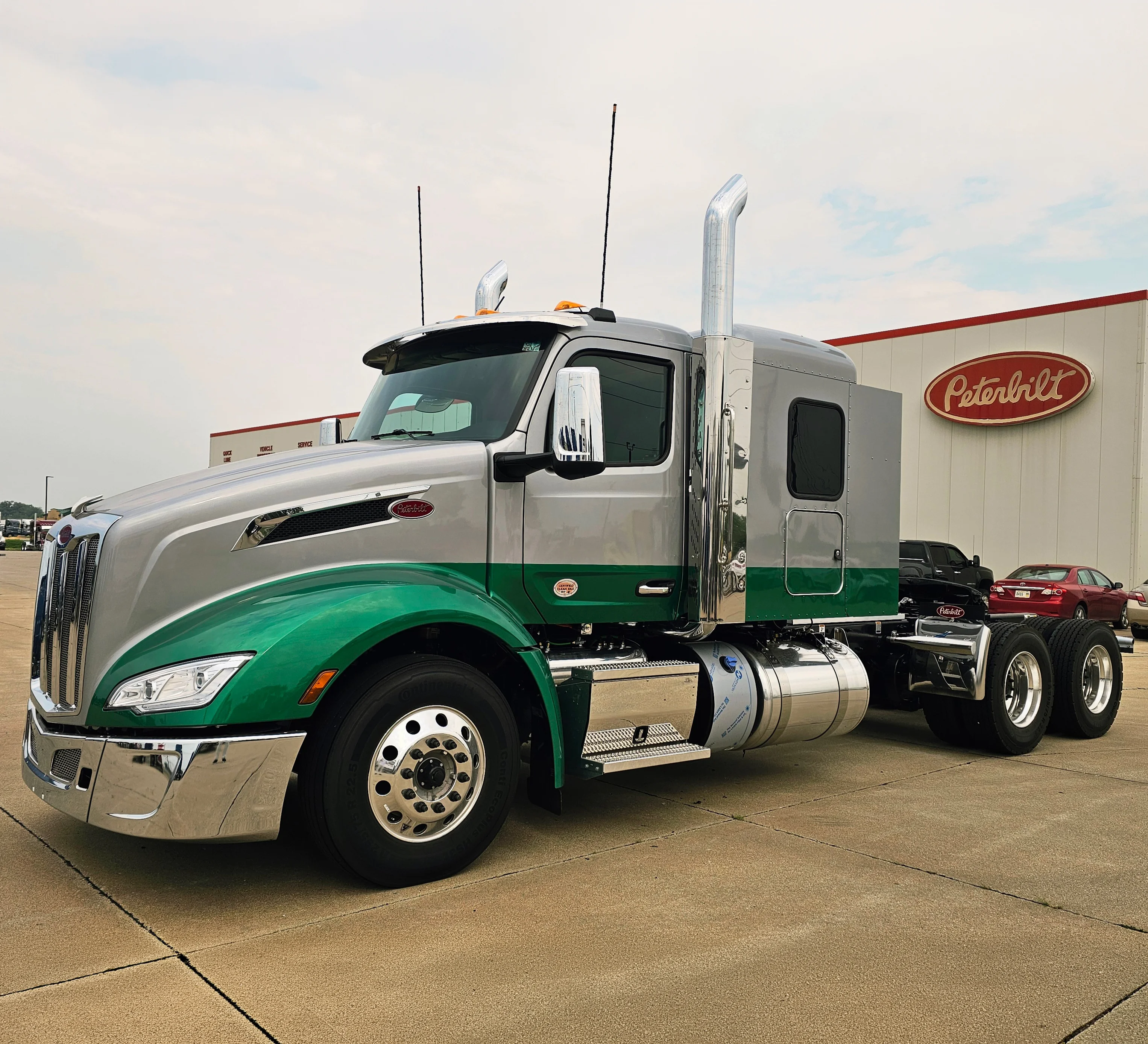 2027 Peterbilt 579 in City