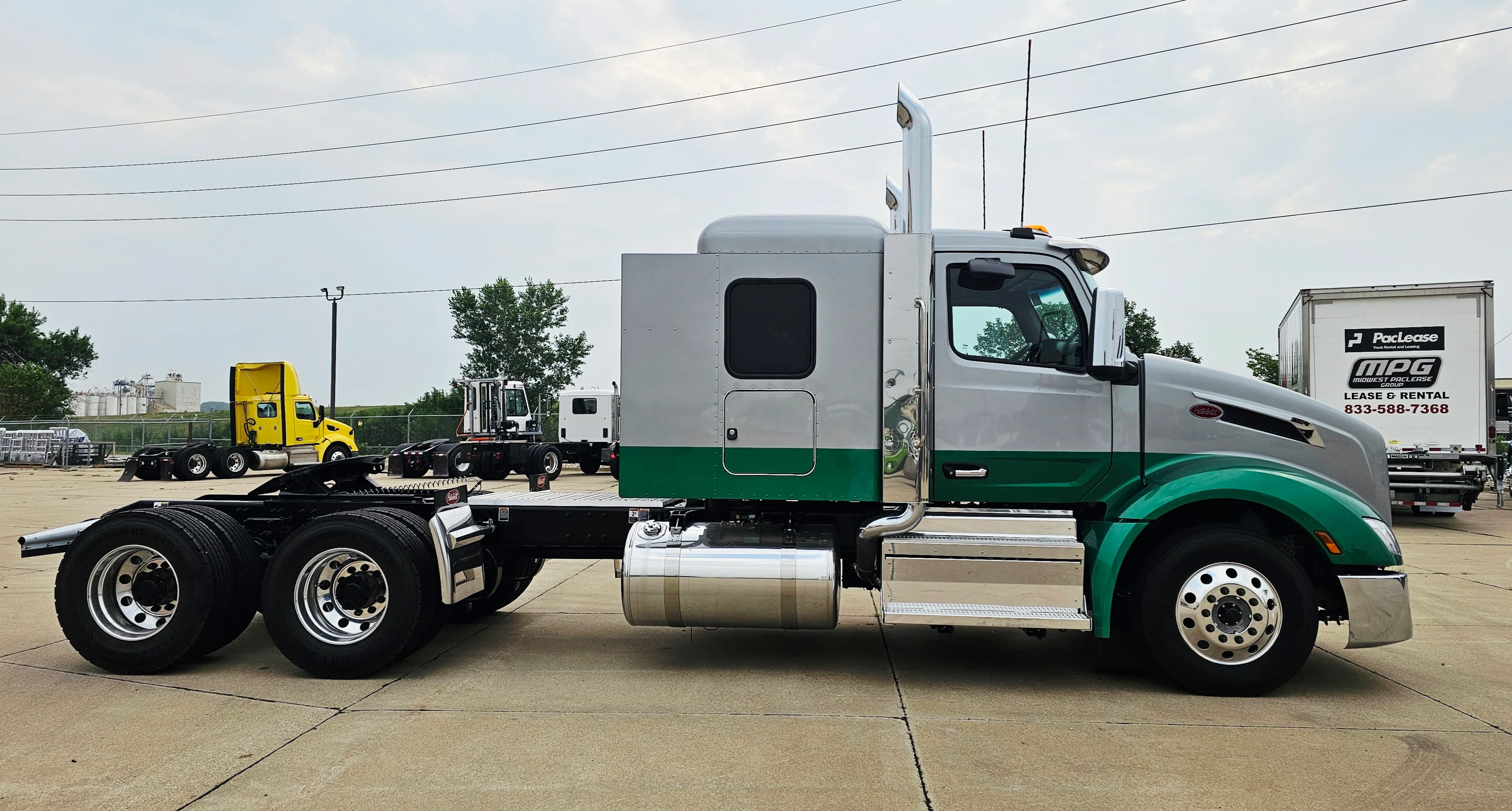 2027 Peterbilt 579 in City — photo 6