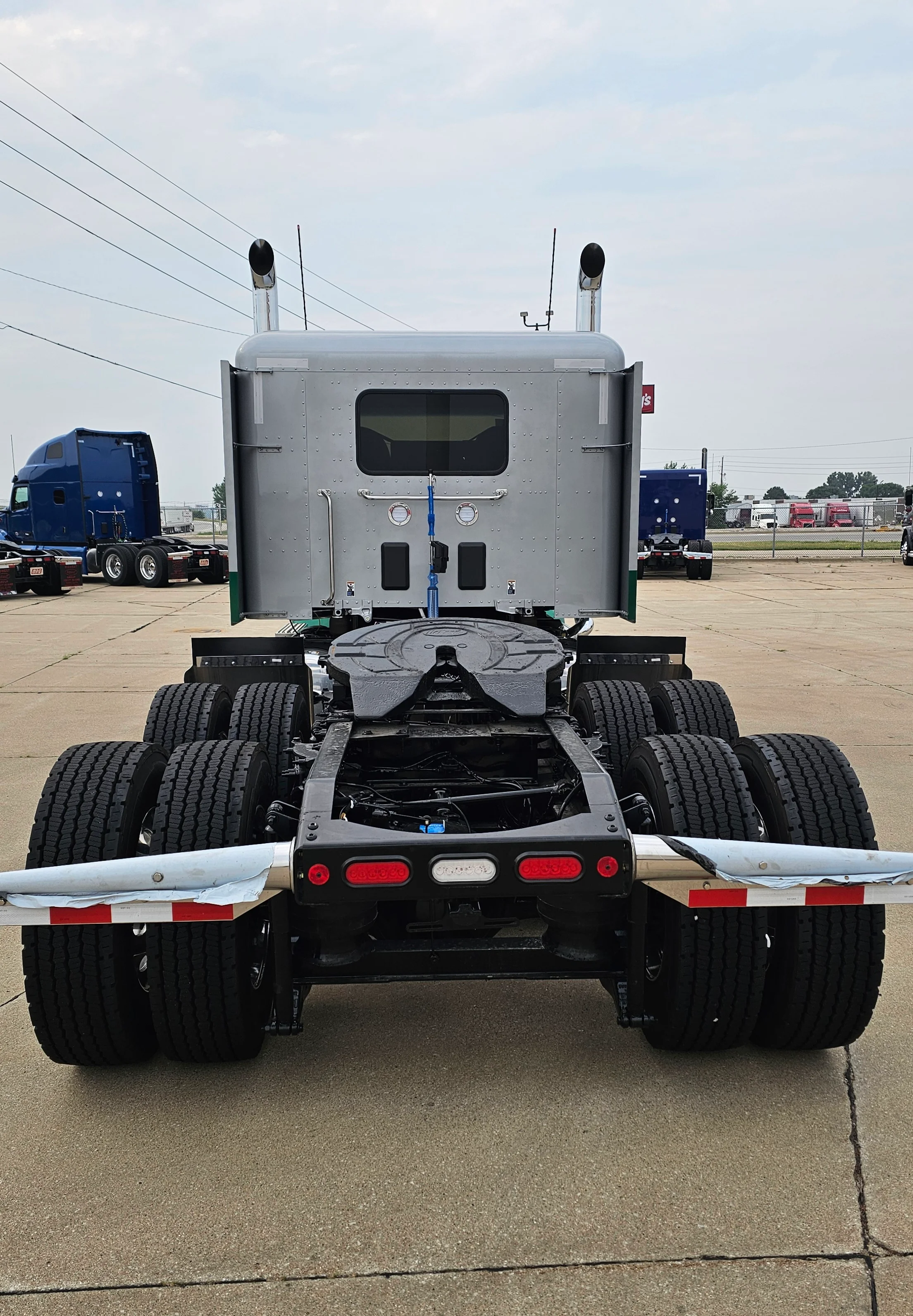 2027 Peterbilt 579 in City — photo 4