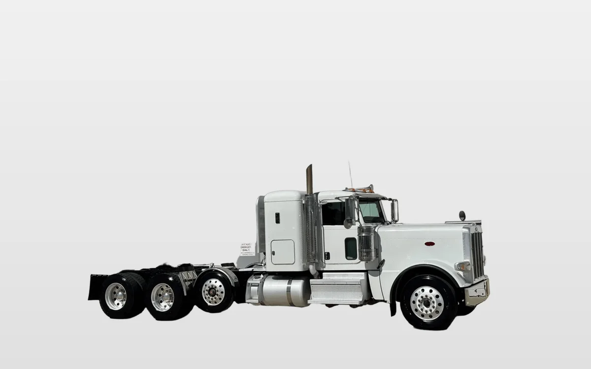 2020 Peterbilt 389 - image 1