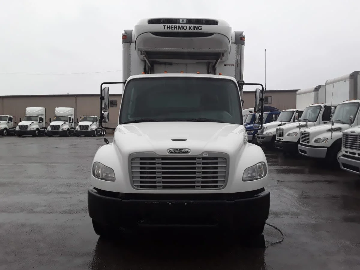 2014 Freightliner M2 106 - image 2