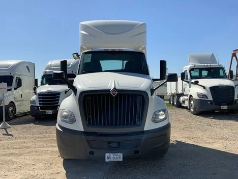 2020 International LT - image 2