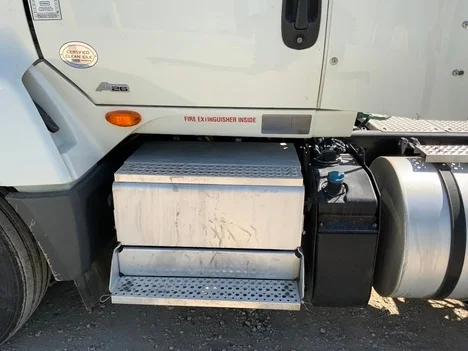 2020 International LT - image 9