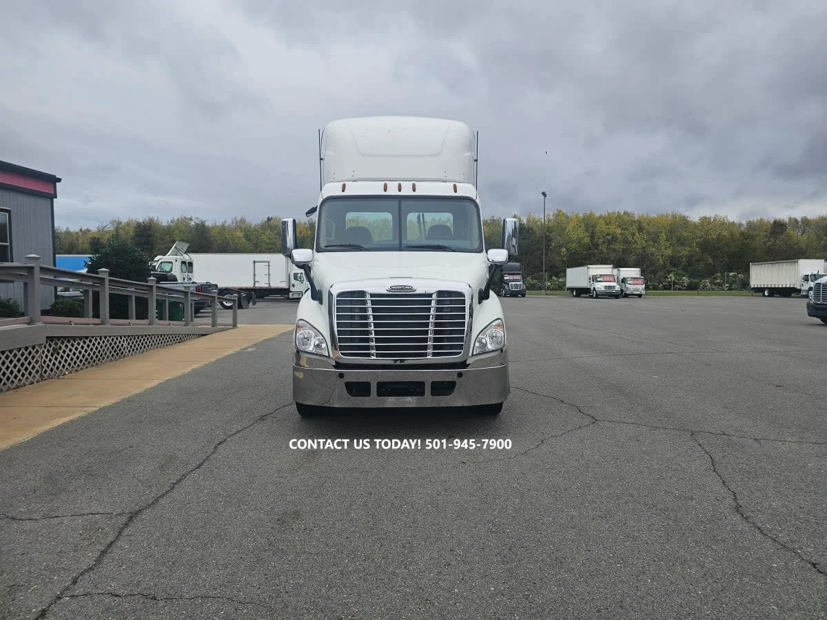 2018 Freightliner Cascadia - image 2