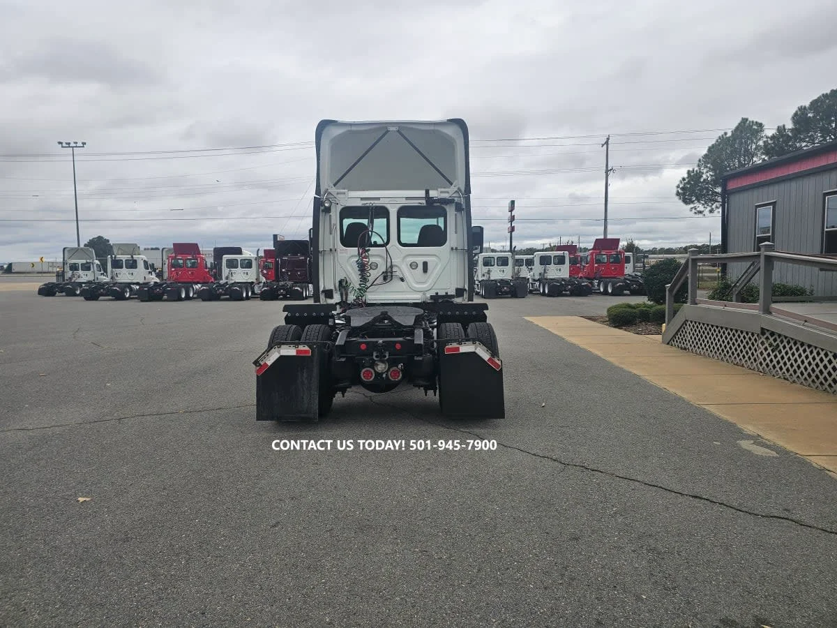 2018 Freightliner Cascadia - image 5