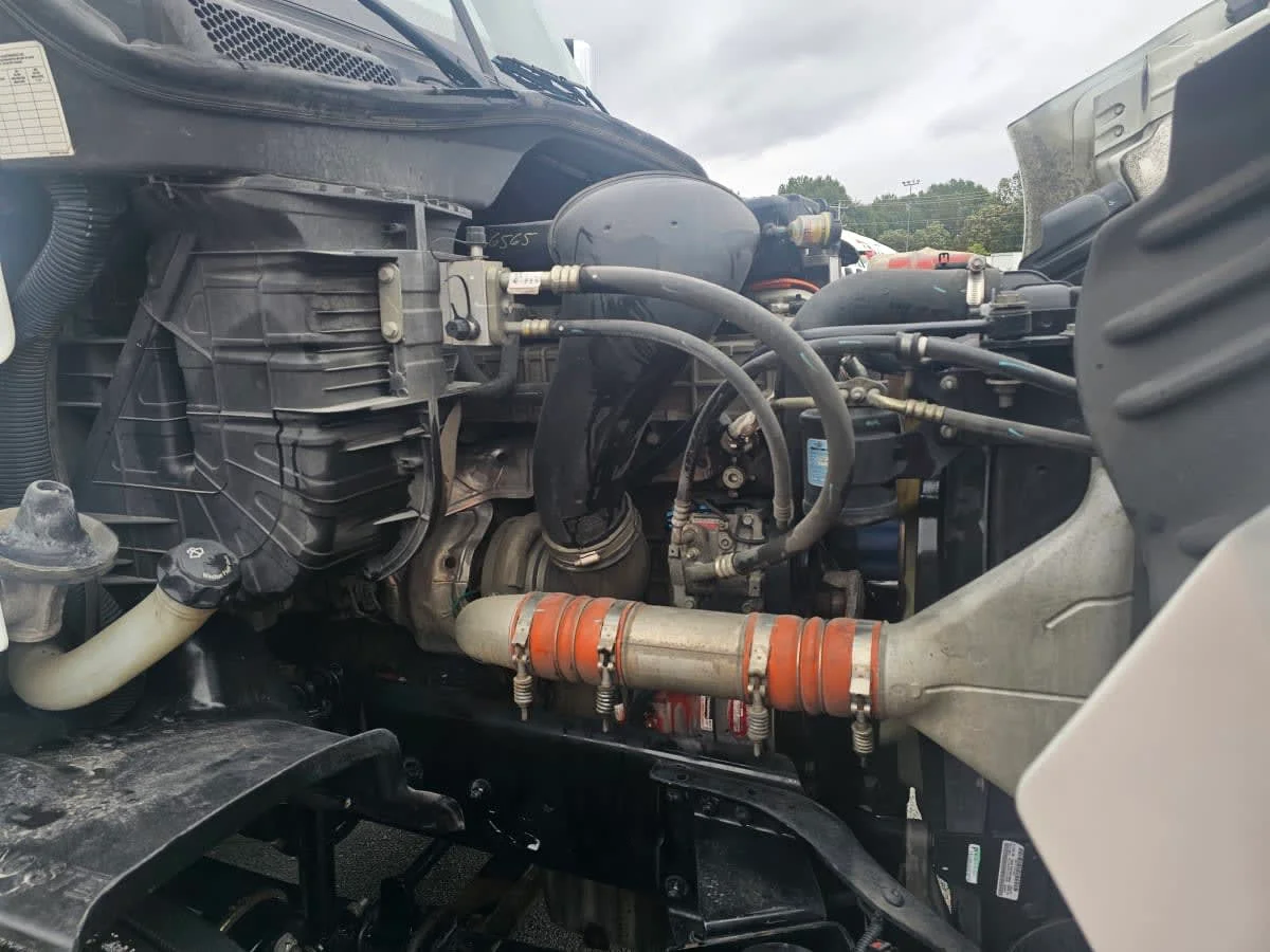 2018 Freightliner Cascadia - image 11