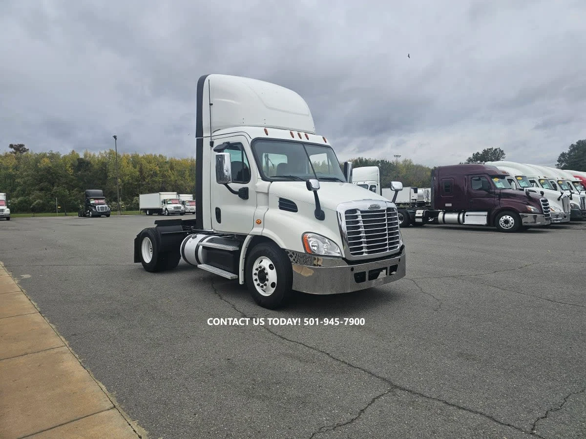 2018 Freightliner Cascadia - image 3