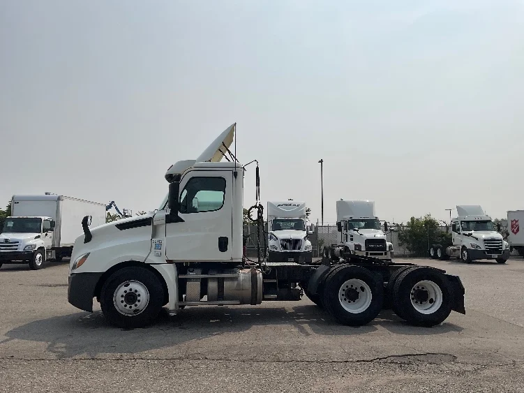 2019 Freightliner Cascadia in Flint, MI — photo 4