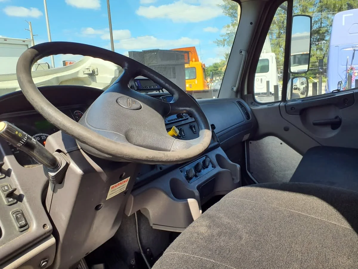 2019 Freightliner M2 106 in Davie, FL — photo 8