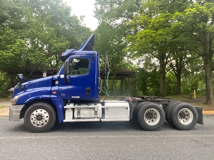 2019 Freightliner Cascadia in Reading, PA — photo 4