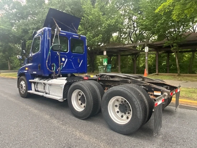2019 Freightliner Cascadia in Reading, PA — photo 5