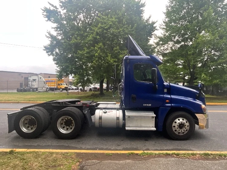 2019 Freightliner Cascadia in Reading, PA — photo 8