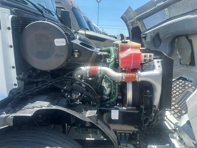 2015 Volvo VNL 300 — photo 18