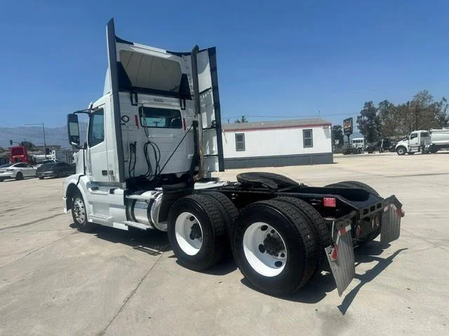 2015 Volvo VNL 300 — photo 14