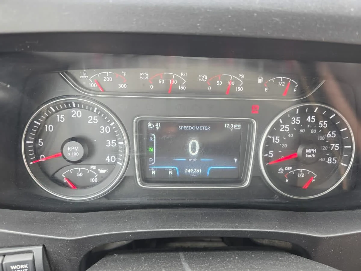 2019 International MV - image 13