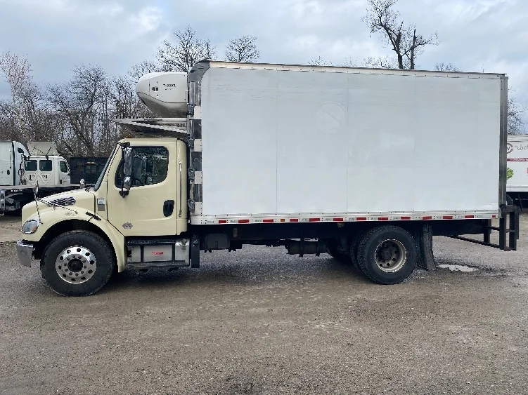 2019 Freightliner M2 106 - image 4