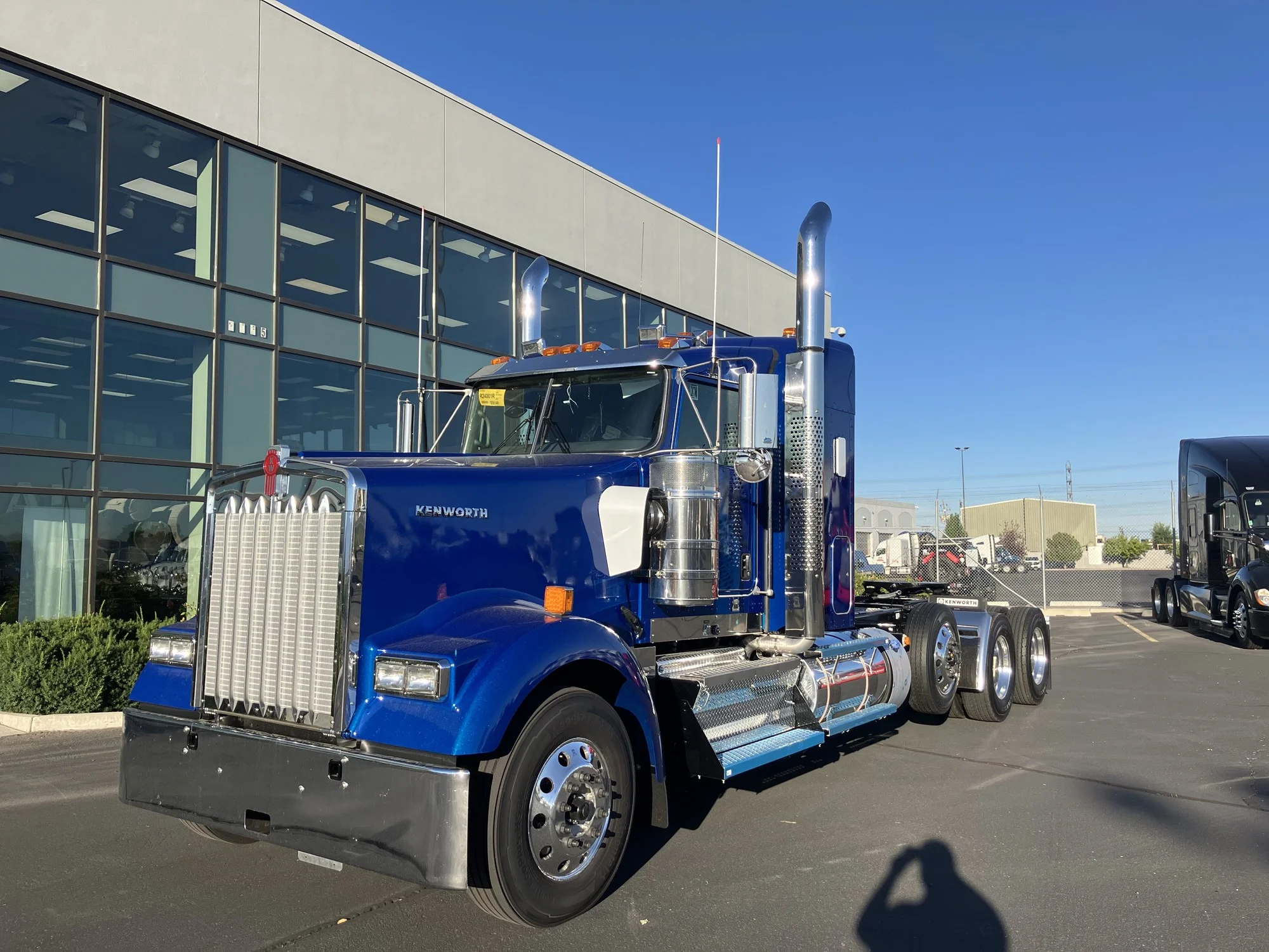 2027 Kenworth W900