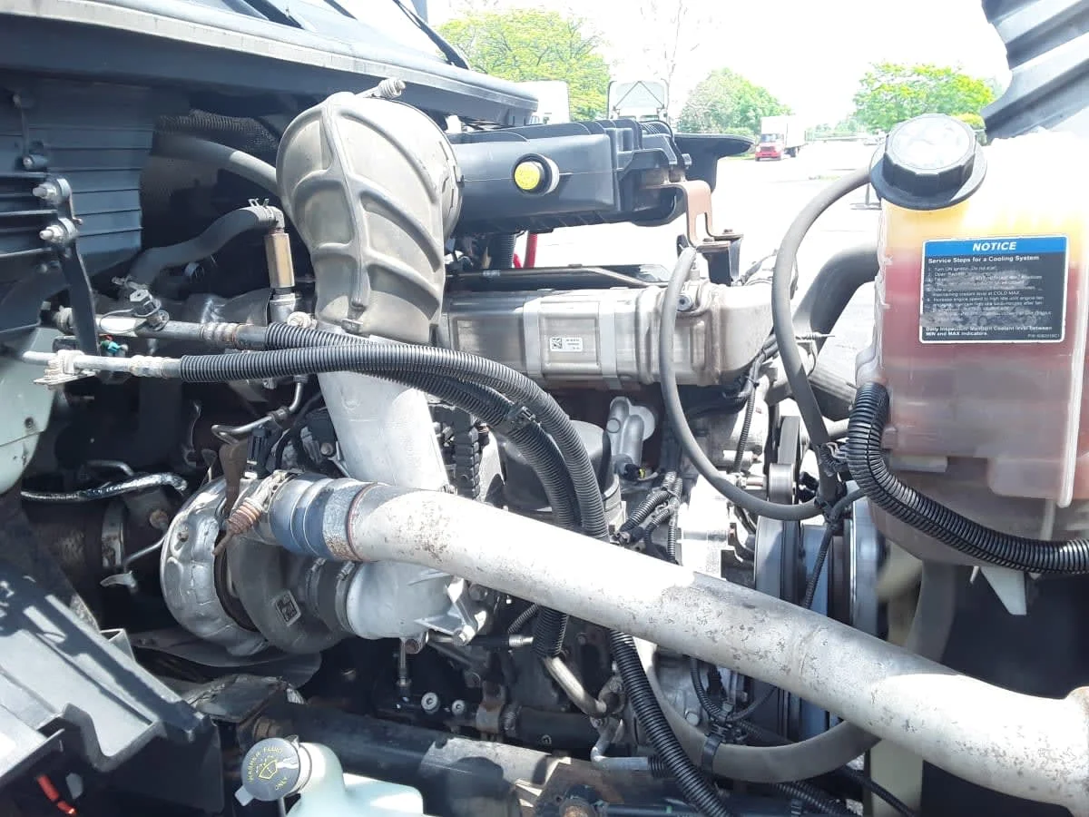 2018 International LT - image 8