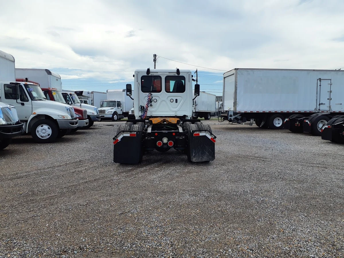 2018 Freightliner Cascadia - image 5