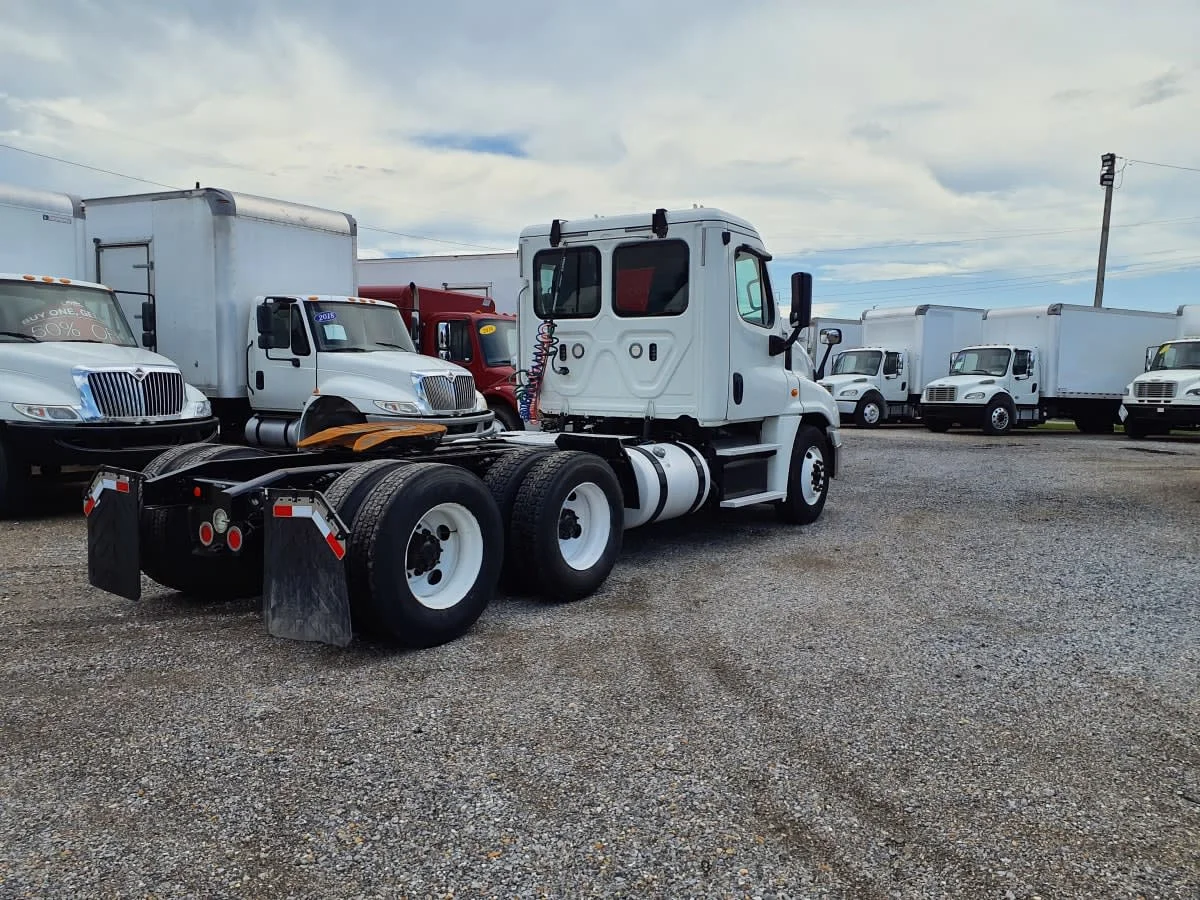 2018 Freightliner Cascadia - image 4