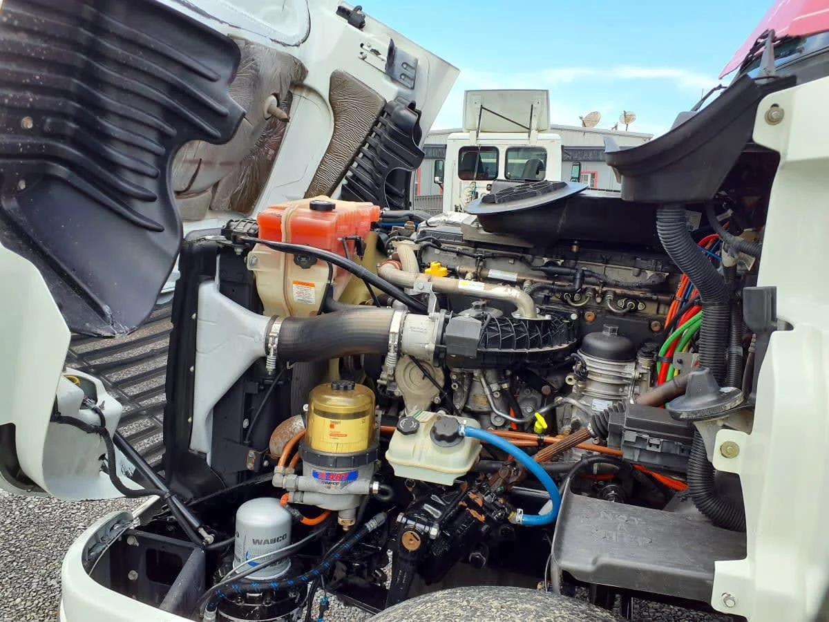 2018 Freightliner Cascadia - image 8