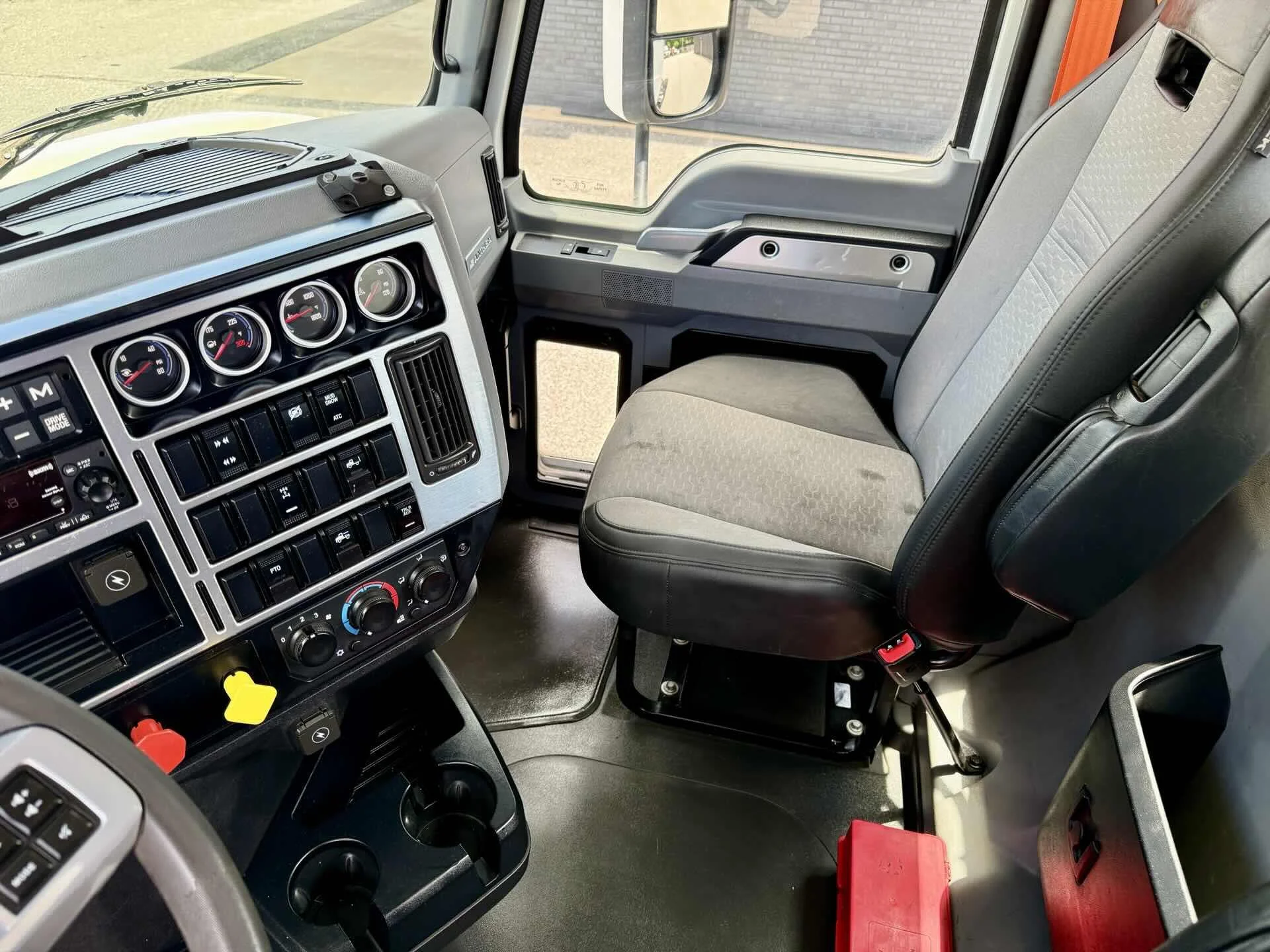 2022 Mack Anthem in Duluth, GA — photo 15