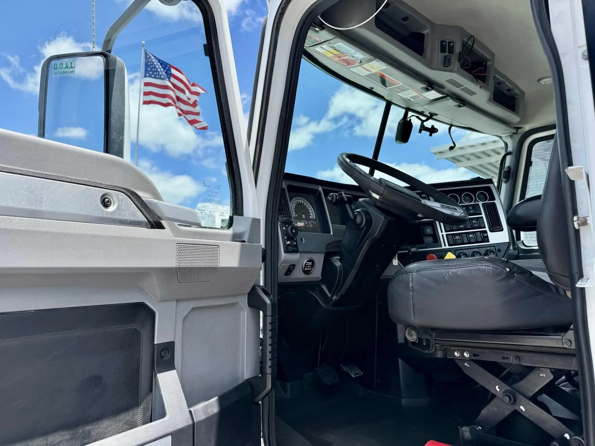 2022 Mack Anthem in Duluth, GA — photo 11