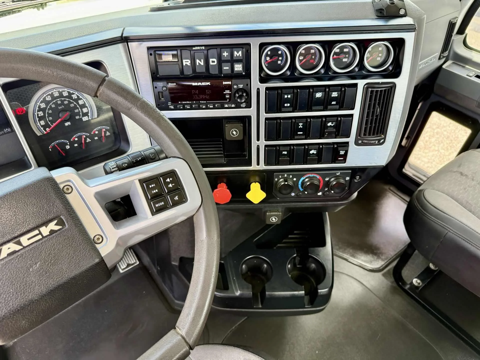 2022 Mack Anthem in Duluth, GA — photo 14