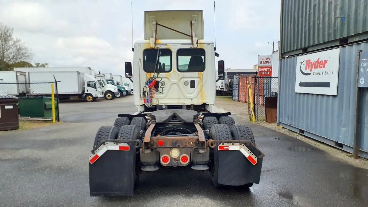 2017 Freightliner Cascadia in Springfield, MA — photo 5