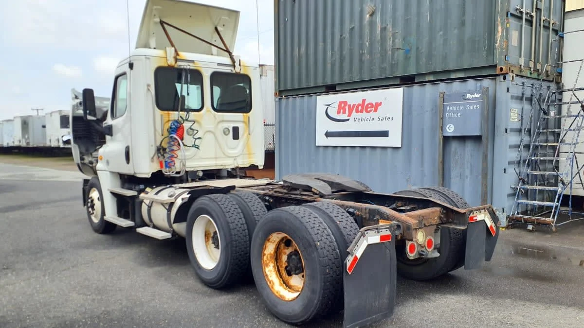 2017 Freightliner Cascadia in Springfield, MA — photo 6